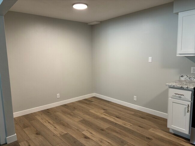 Photo - 1646 W 42nd St