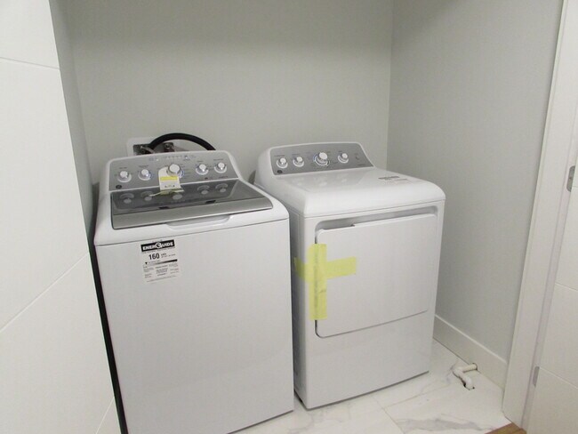 Photo - 263 Golden Oaks Cres