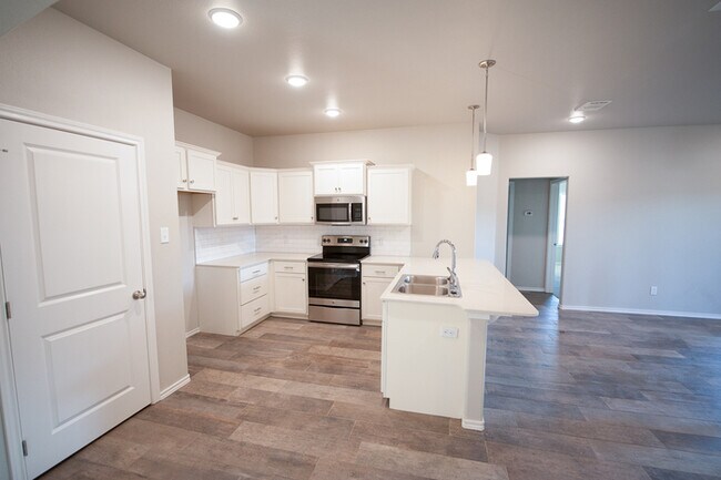 Photo - Beautiful Townhome in Great Neighborhood