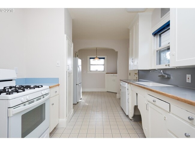 Photo - Hollywood District Home - 3 Bdrm 2 bths, 2290 sq. ft.
