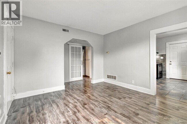 Photo - 844 Ellrose Ave