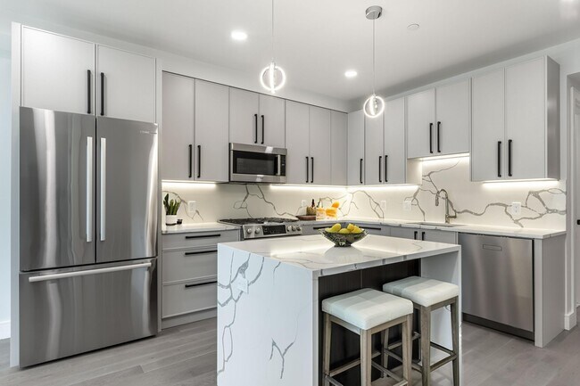 Photo - 169 Newbury St