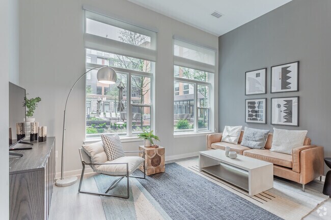 2BR, 2BA - 904SF
