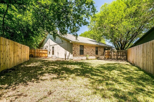 Photo - Modern 3 Bed, 2 Bath Multiplex - A Must-See!