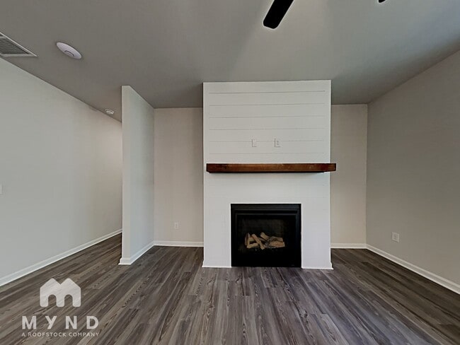 Photo - 719 Riverwood Pass