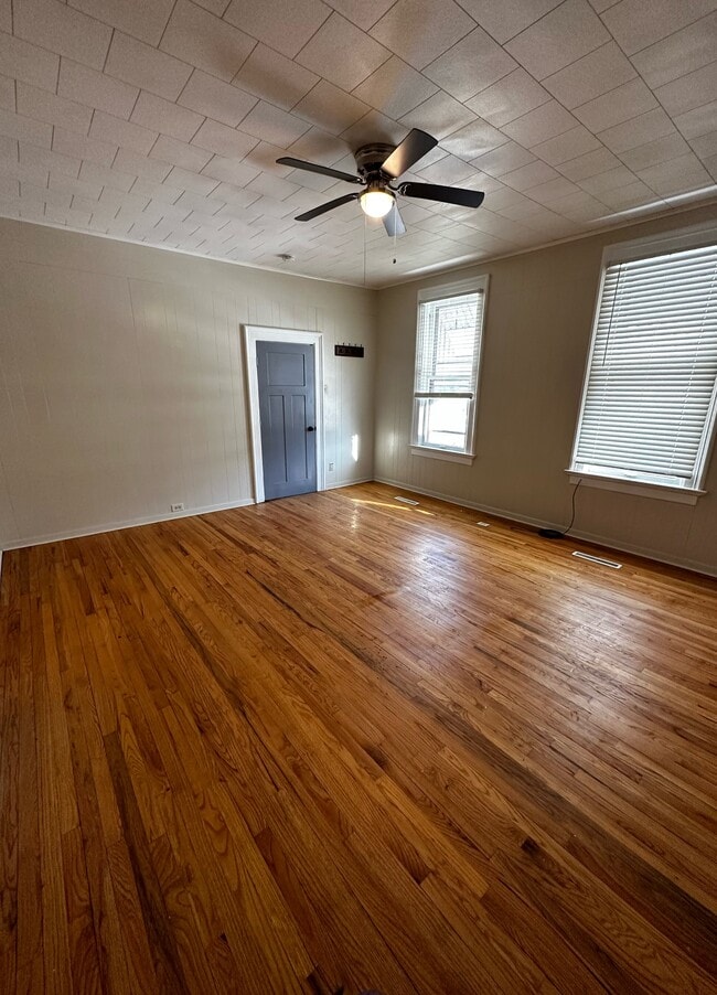Building Photo - 2403 W. Stafford Apartments, LLC Unit 1