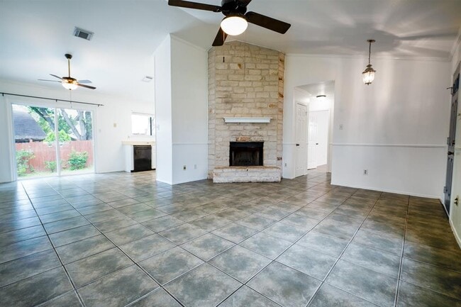 Photo - 1601 Primrose Trail