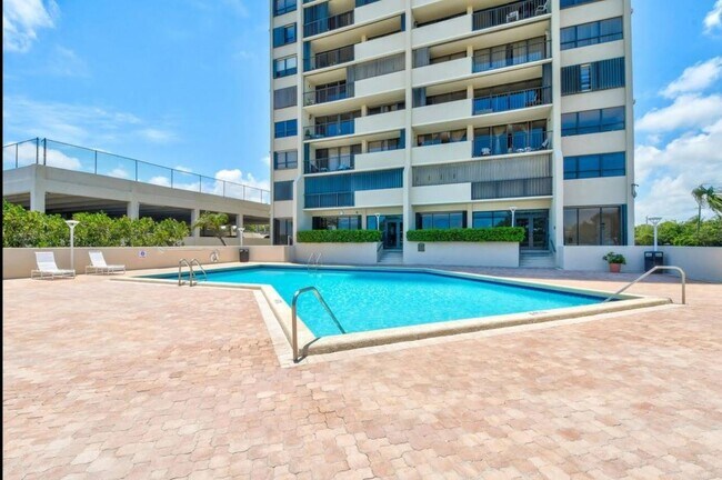 Building Photo - 5600 N Flagler Dr Unit 707