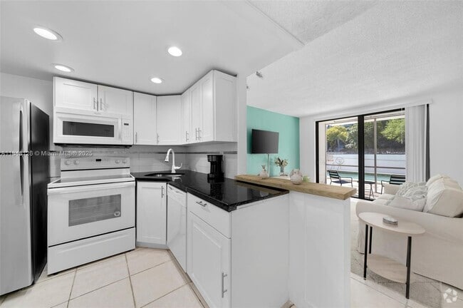 Building Photo - 2345 NE 135th St Unit 101 Rental