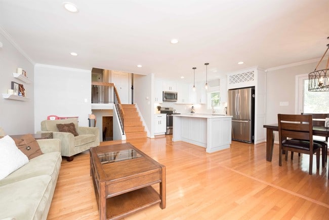 Photo - 311 Adahi Rd SE