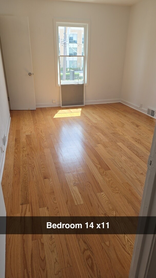 318 W Ogden Ave