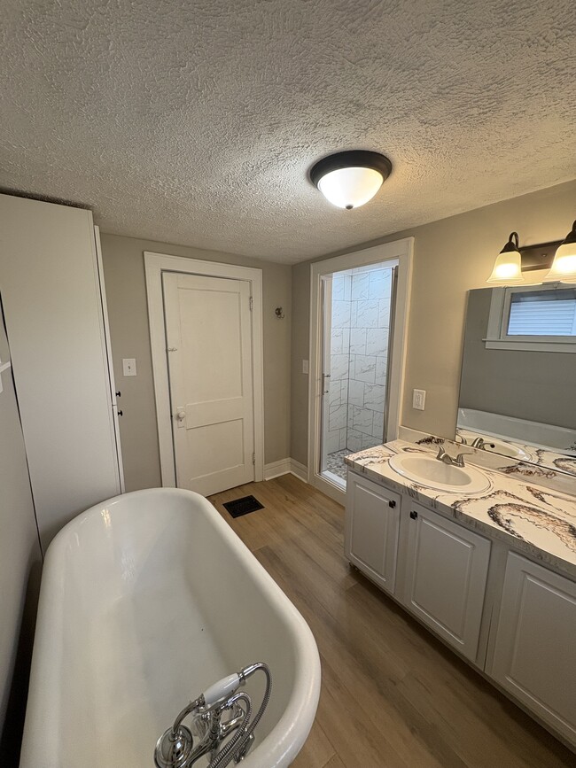 Photo - 412 Emerick St