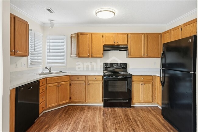 4880 Manteo Ln