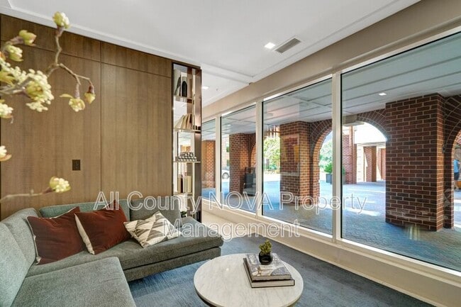 Photo - 635 Slaters Ln Unit 101