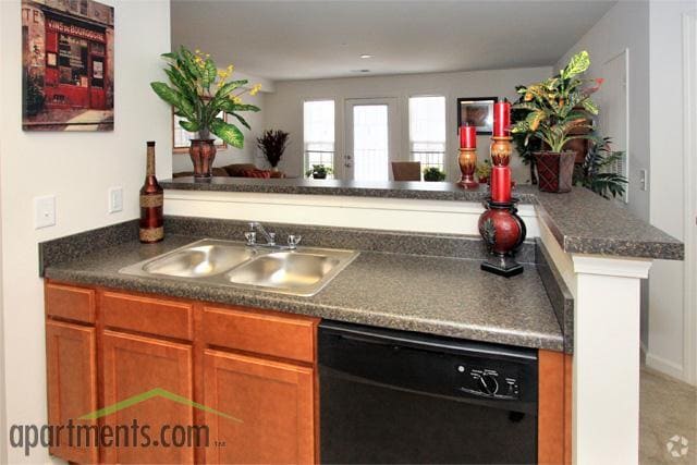 Kitchen - The Pointe At Robinhood Village
