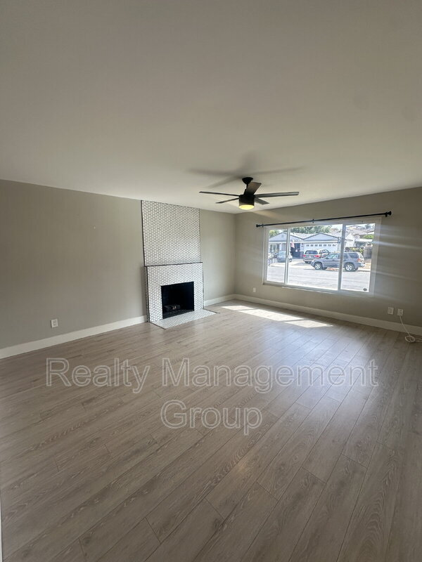 744 Saugerties Ave