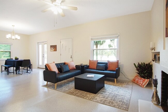 Photo - 1647 Lake Ella Dr