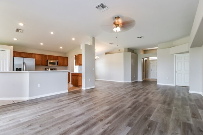 Photo - 4545 Marchmont Blvd