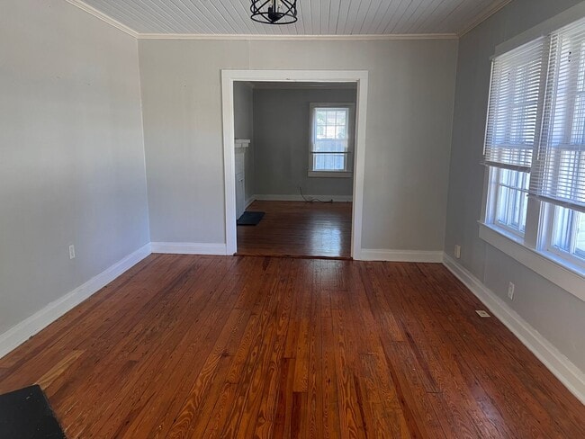 Photo - 223 Holt St