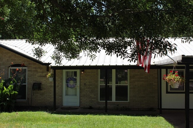 Building Photo - 1252 Live Oak Dr Rental