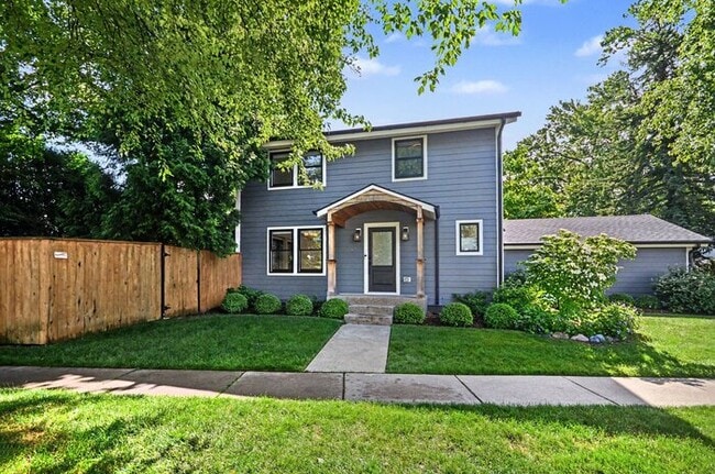 Photo - 615 Davis Ave