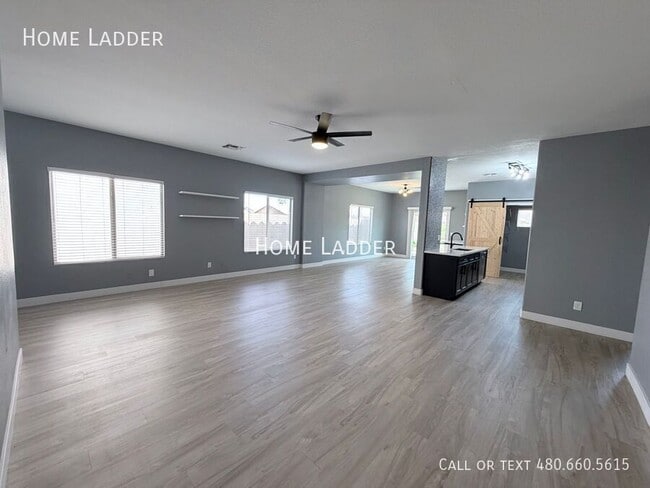 Photo - 595 E Renegade Pl