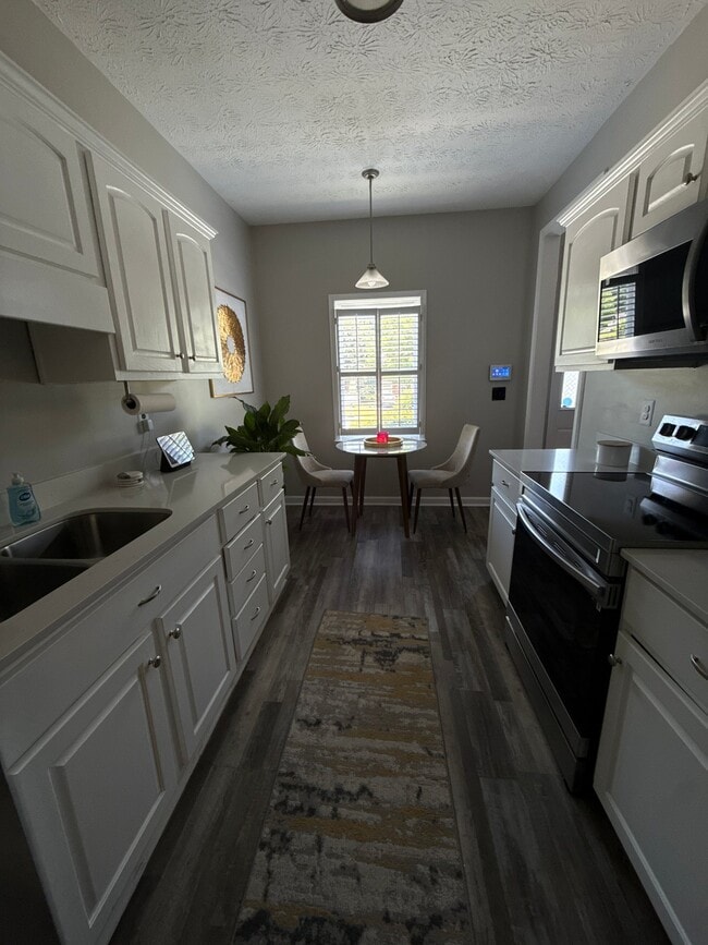Photo - 4054 Elm St