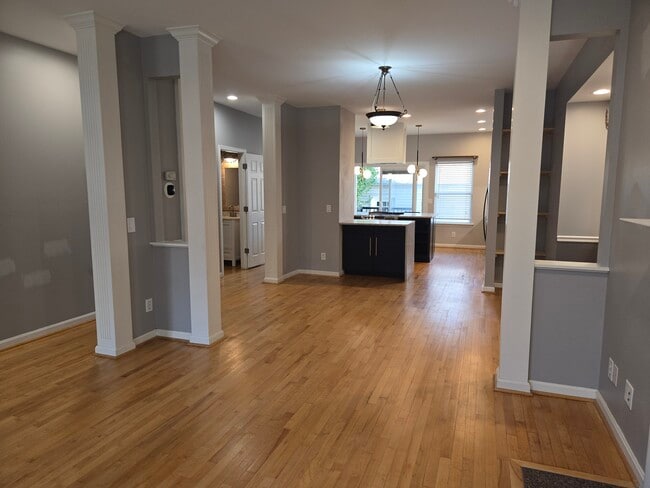 Photo - 929 Weninger Cir