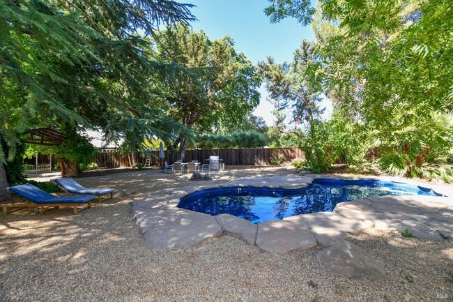 Photo - 800 Zinfandel Ln