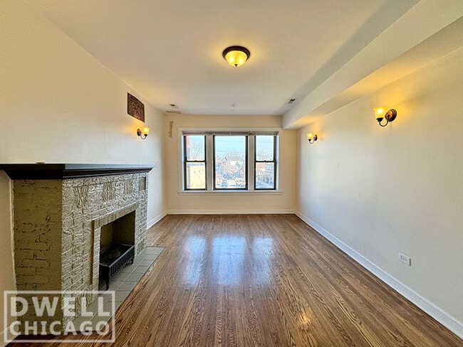 Building Photo - 2432 N Milwaukee Ave Unit 2 Rental
