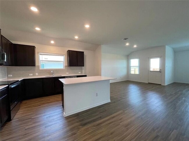 Photo - 211 Coventry Dr