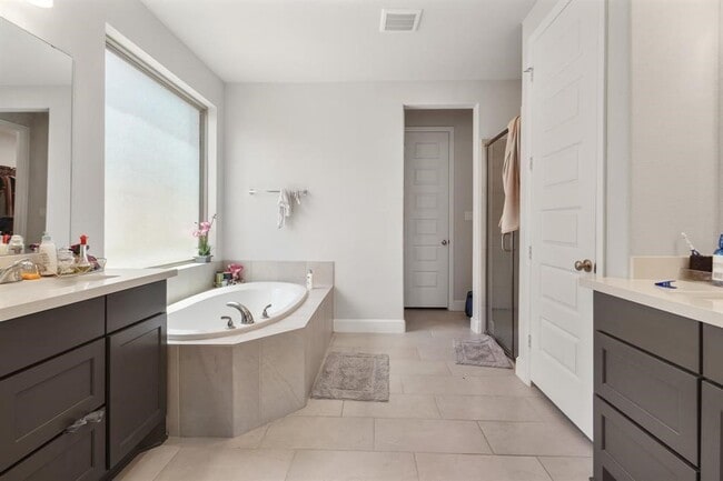 Photo - 5107 Albany Shores Ln