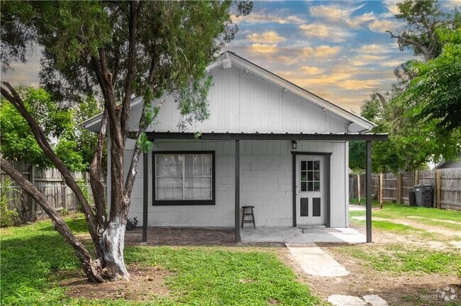 Building Photo - 606 E Kelly Ave Rental