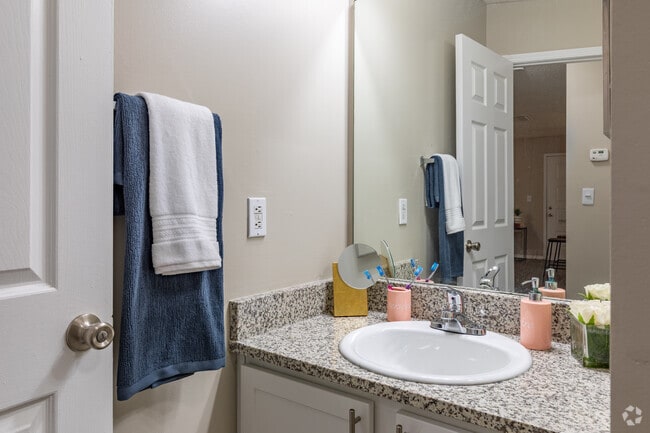 1BR, 1BA - 870SF, Bathroom