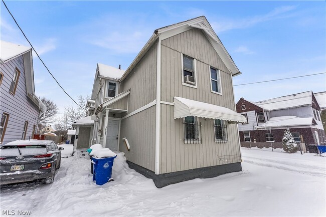 Building Photo - 3607 Sackett Ave Unit 1/Front