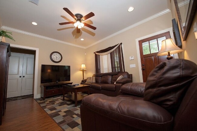 Photo - 125 Camden Pl