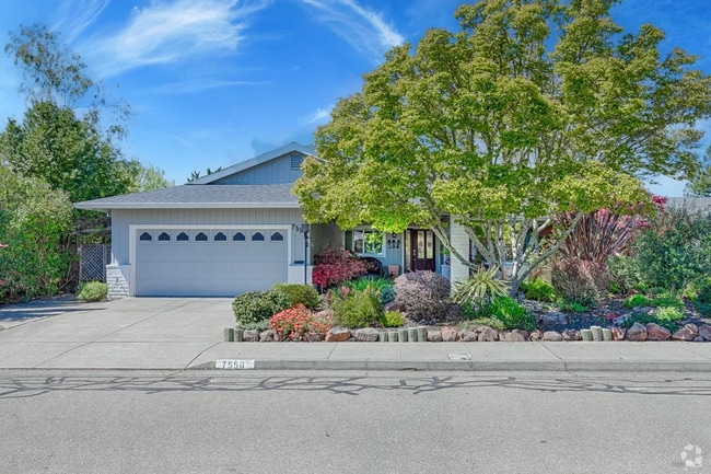Building Photo - 7556 Oak Leaf Dr Rental
