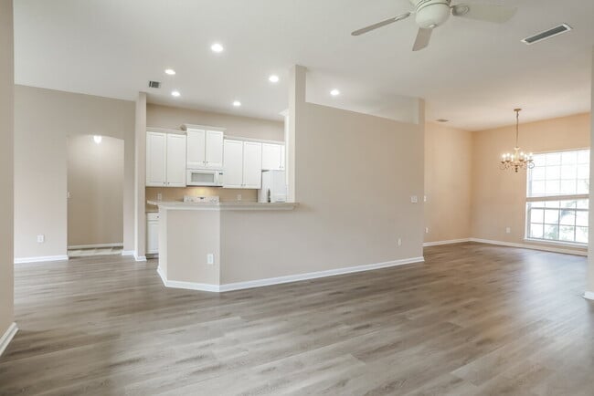 Photo - 744 Flowers St