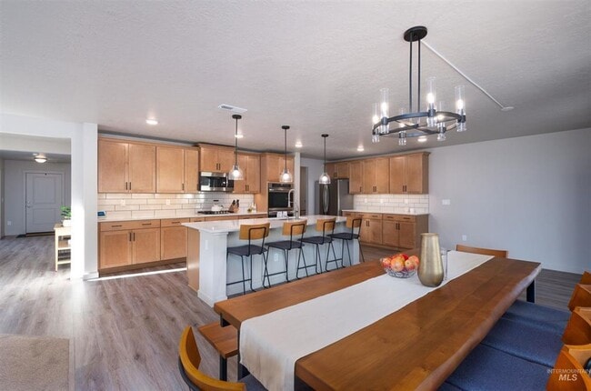Photo - Spacious Modern Home w/Open Floor-Plan