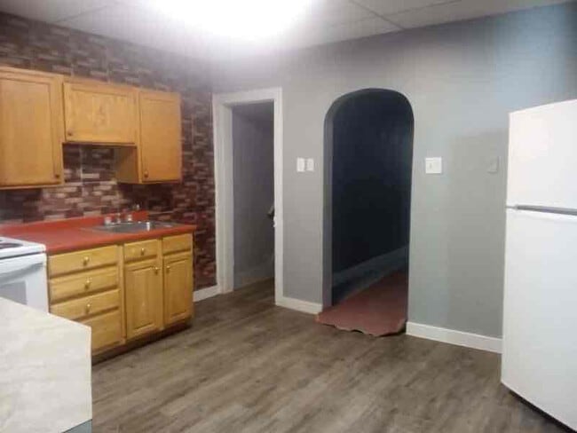 Photo - 310 E Snyder Ave