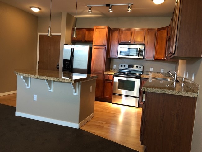 Photo - 2BD/2BA condo w/ great kitchen, W/D, pool, garage & more!