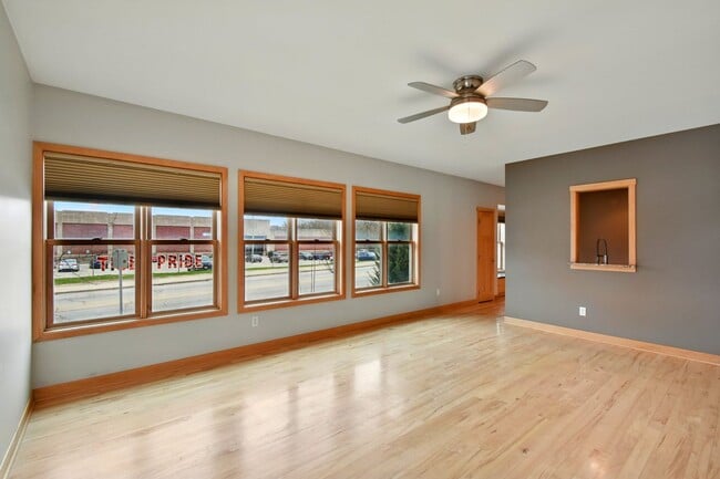 Photo - Newhall 29 LLC Apartment Unit 2