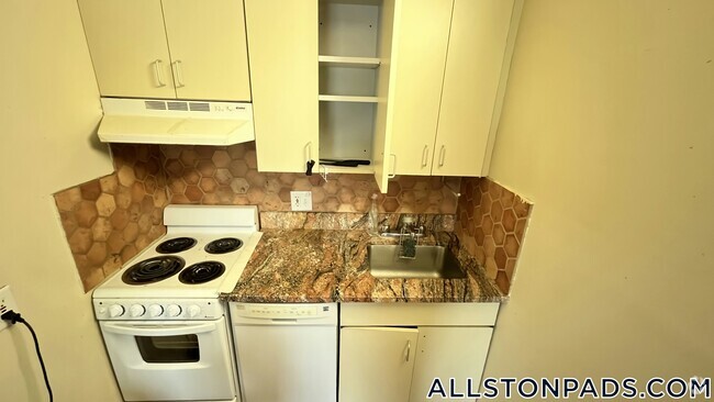 Building Photo - 1110 Commonwealth Ave Rental