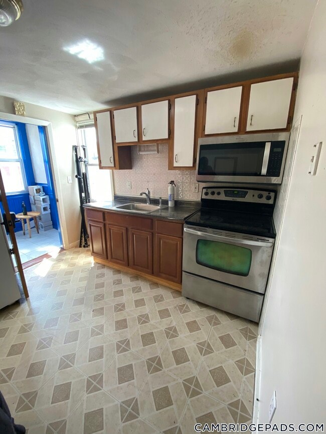 Building Photo - 67 Gore St Unit 2R