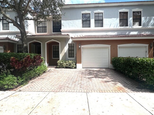 Building Photo - 3Bed/ 2.5Bath Townhome W/Garage - Gramercy...