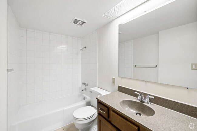 1BR, 1BA - 701SF - Bathroom (1st Floor)