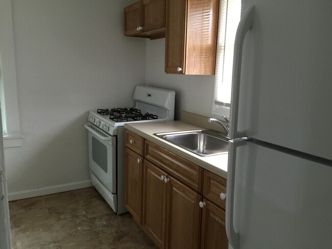 Building Photo - 897 E Maiden St Unit 2 Rental