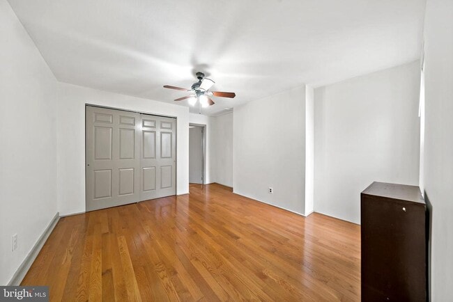 Building Photo - 625 Catharine St Unit 3