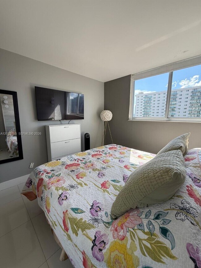 Photo - 19370 Collins Ave Unit 912
