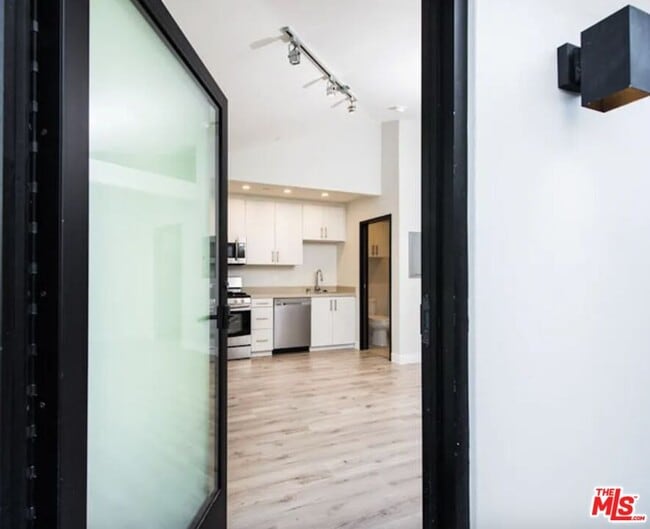 Photo - 483 Washington Blvd